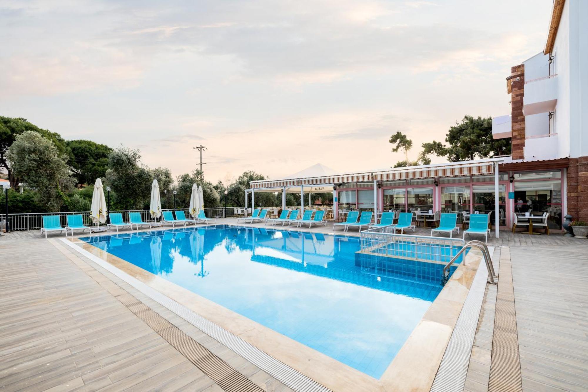 Hanedan Beach Hotel Foça Esterno foto