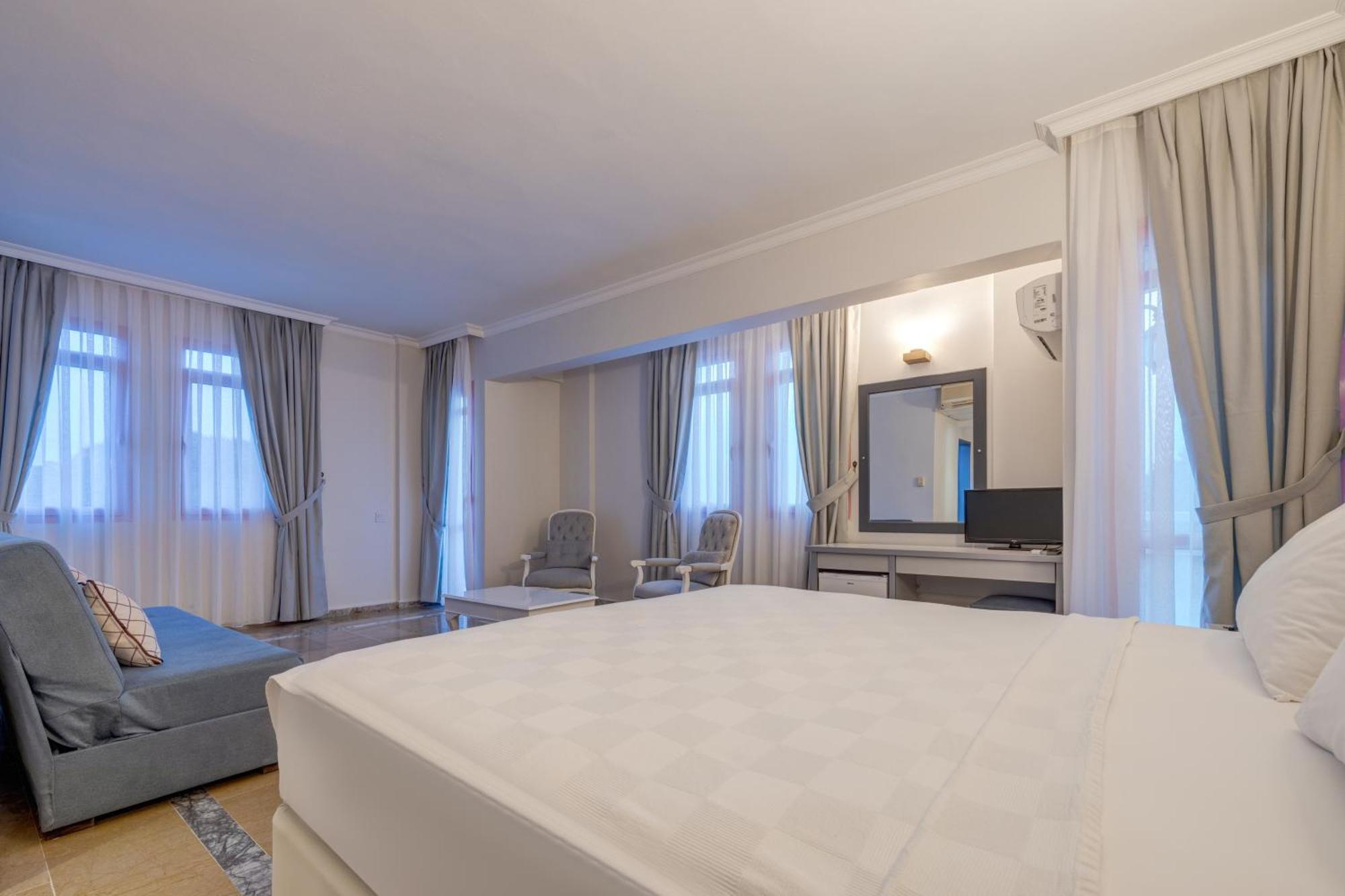 Hanedan Beach Hotel Foça Esterno foto