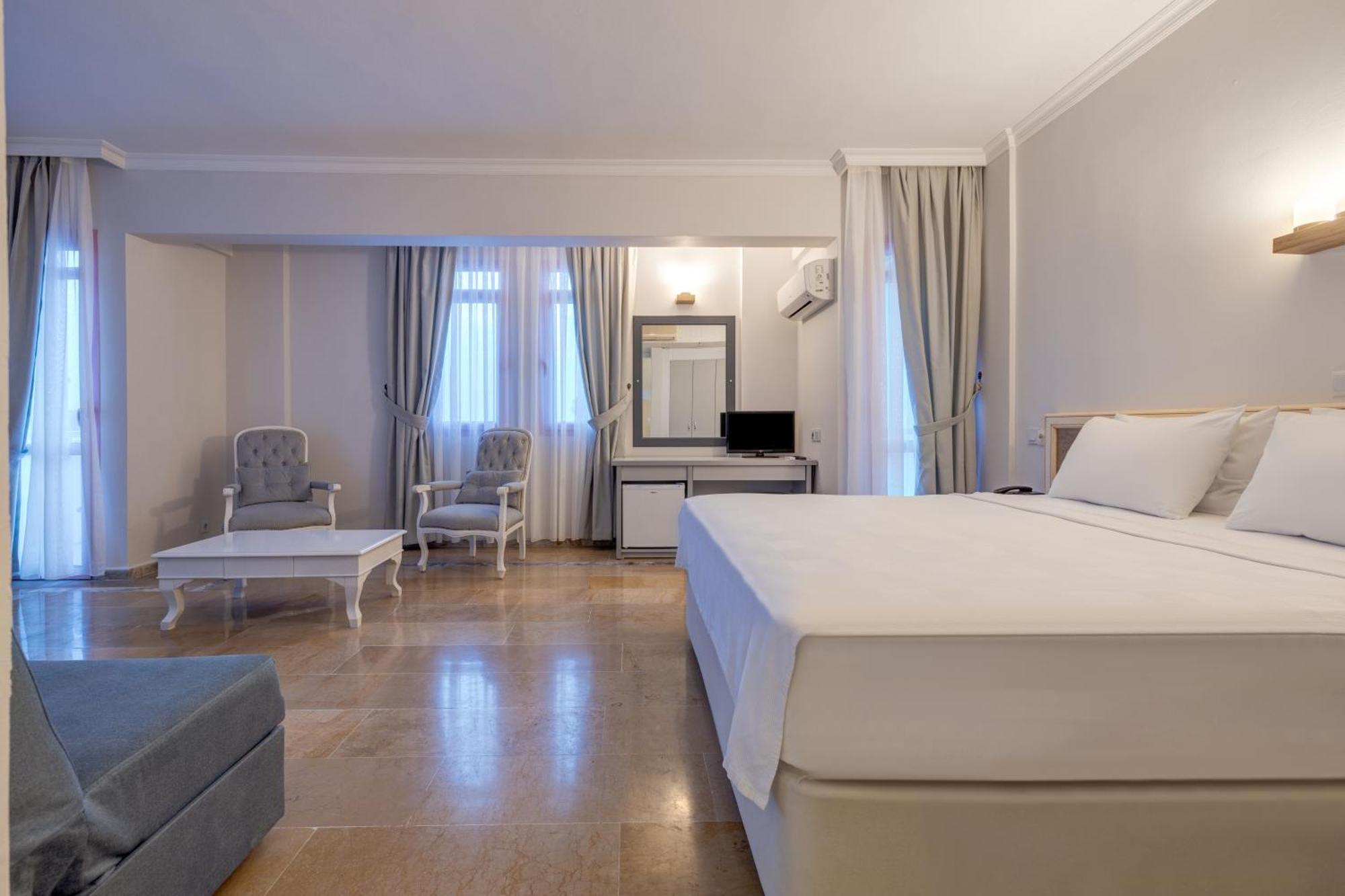 Hanedan Beach Hotel Foça Esterno foto