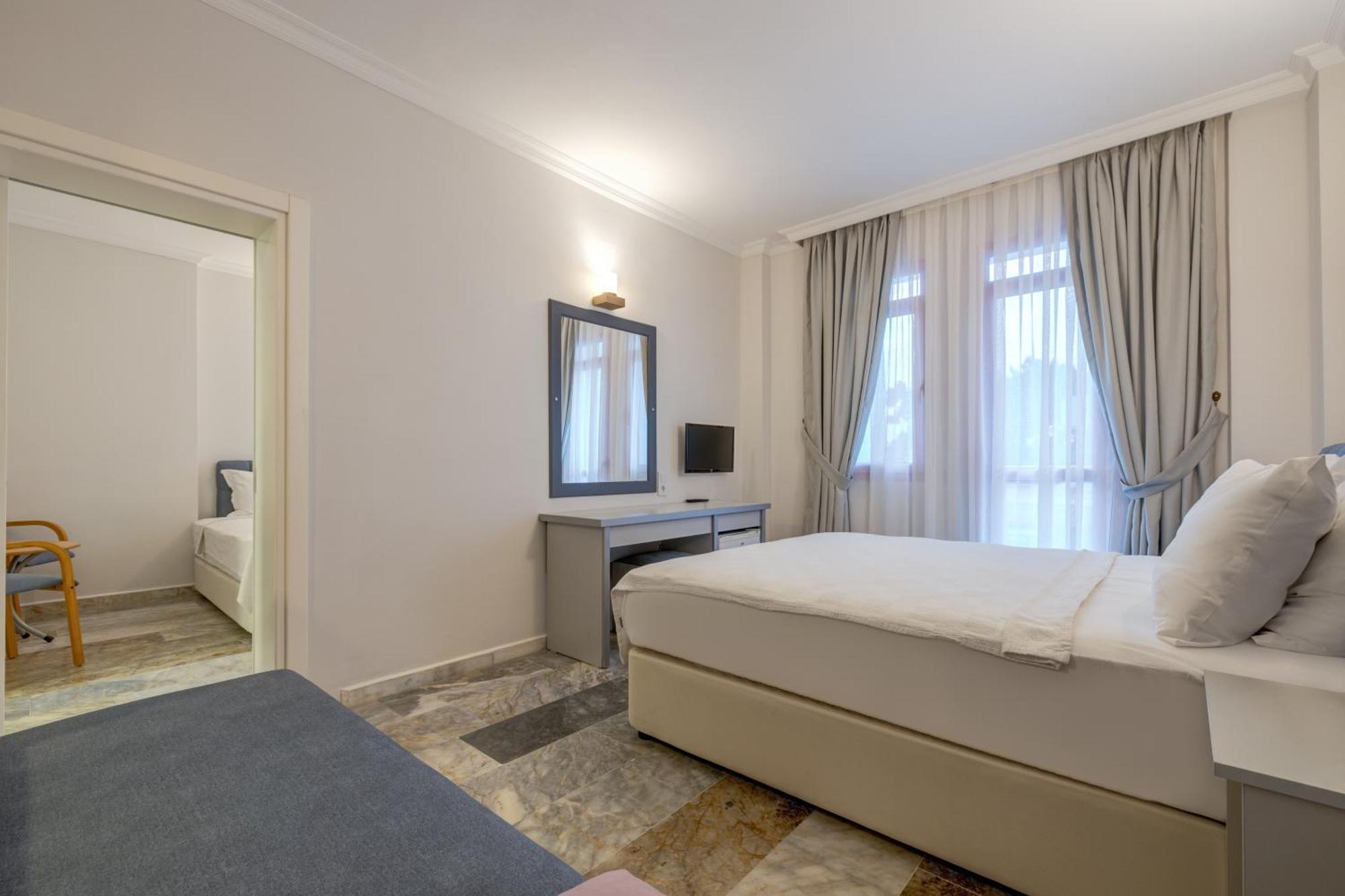 Hanedan Beach Hotel Foça Esterno foto