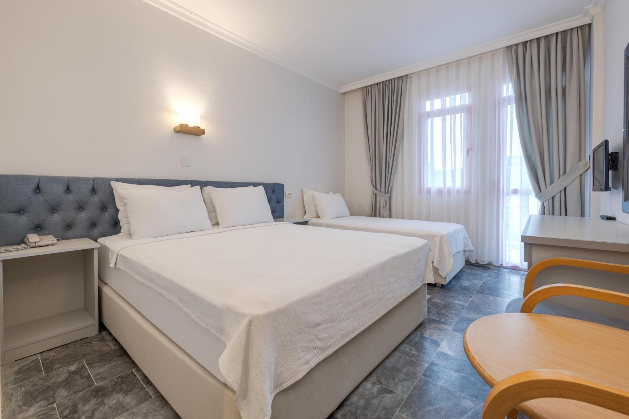 Hanedan Beach Hotel Foça Esterno foto