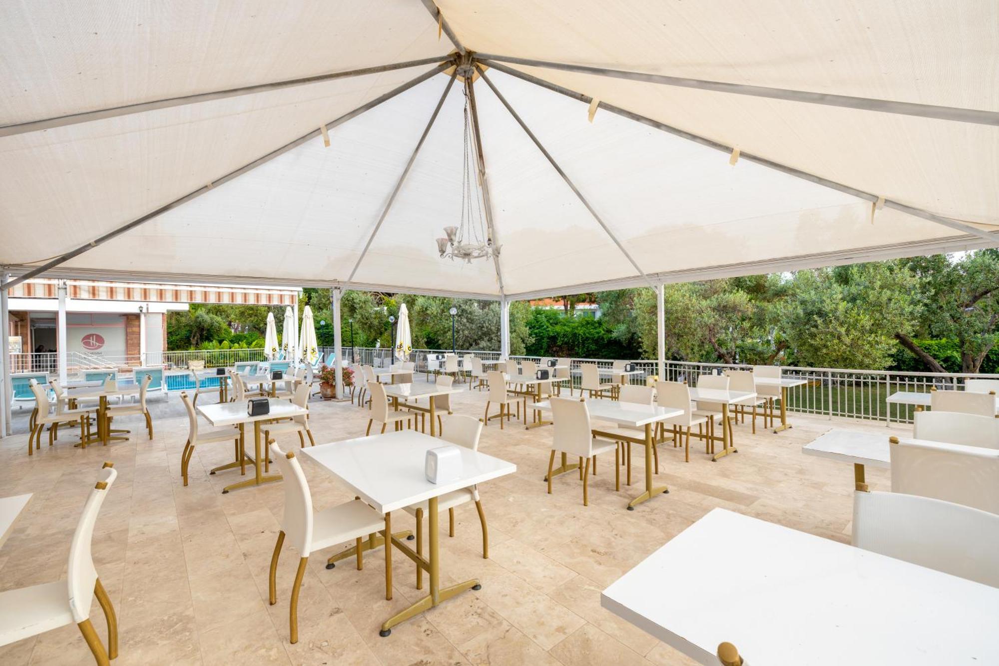 Hanedan Beach Hotel Foça Esterno foto