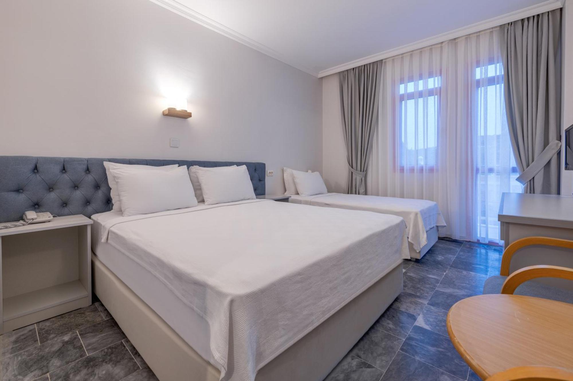 Hanedan Beach Hotel Foça Esterno foto