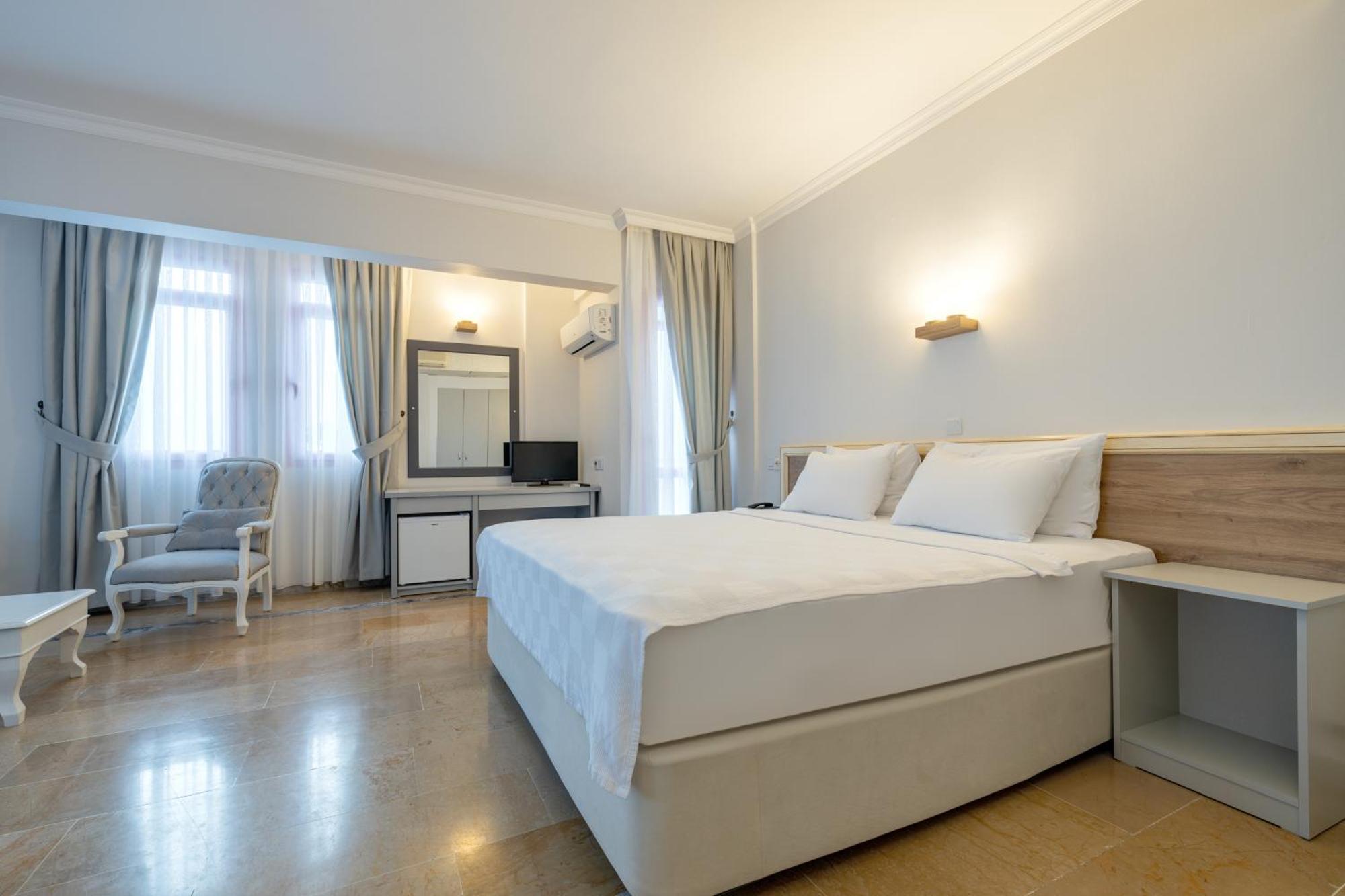 Hanedan Beach Hotel Foça Esterno foto