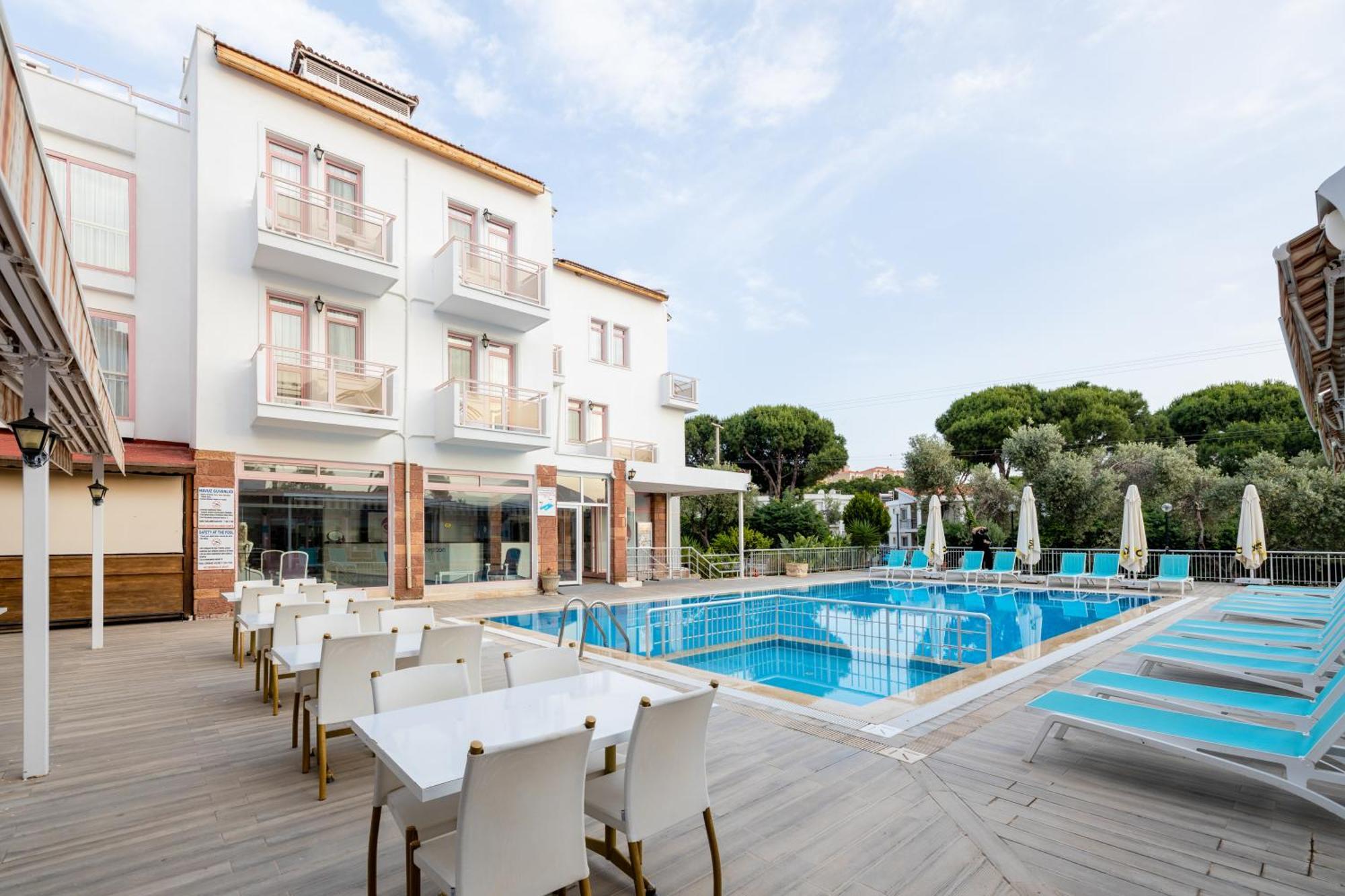 Hanedan Beach Hotel Foça Esterno foto